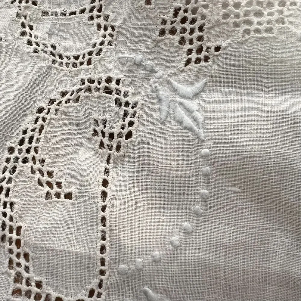 Antique Batiste White Linen Tablecloth Floral Lace Raised Embroidery 103 x 69" - Picture 10 of 13